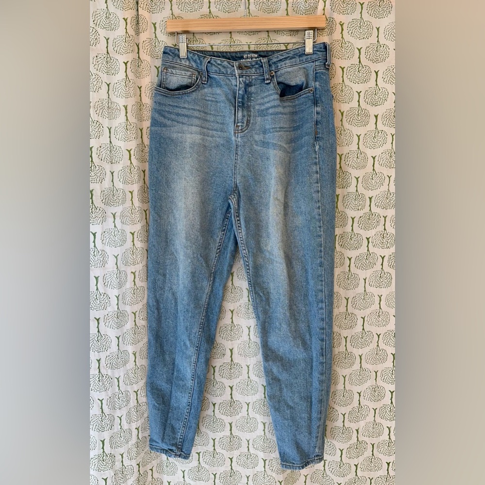 Hot Topic Mom Jeans - High-Waisted/Tapered Leg  - EUC - Size 9 - HT Denim